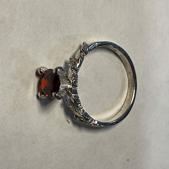 Silver ring with zirconias and central red stone, 17 mm diameter sterling 0.925 - Picture 2 of 4